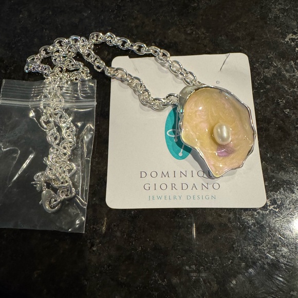 Elegant Silver Oyster Necklace - Picture 2 of 4